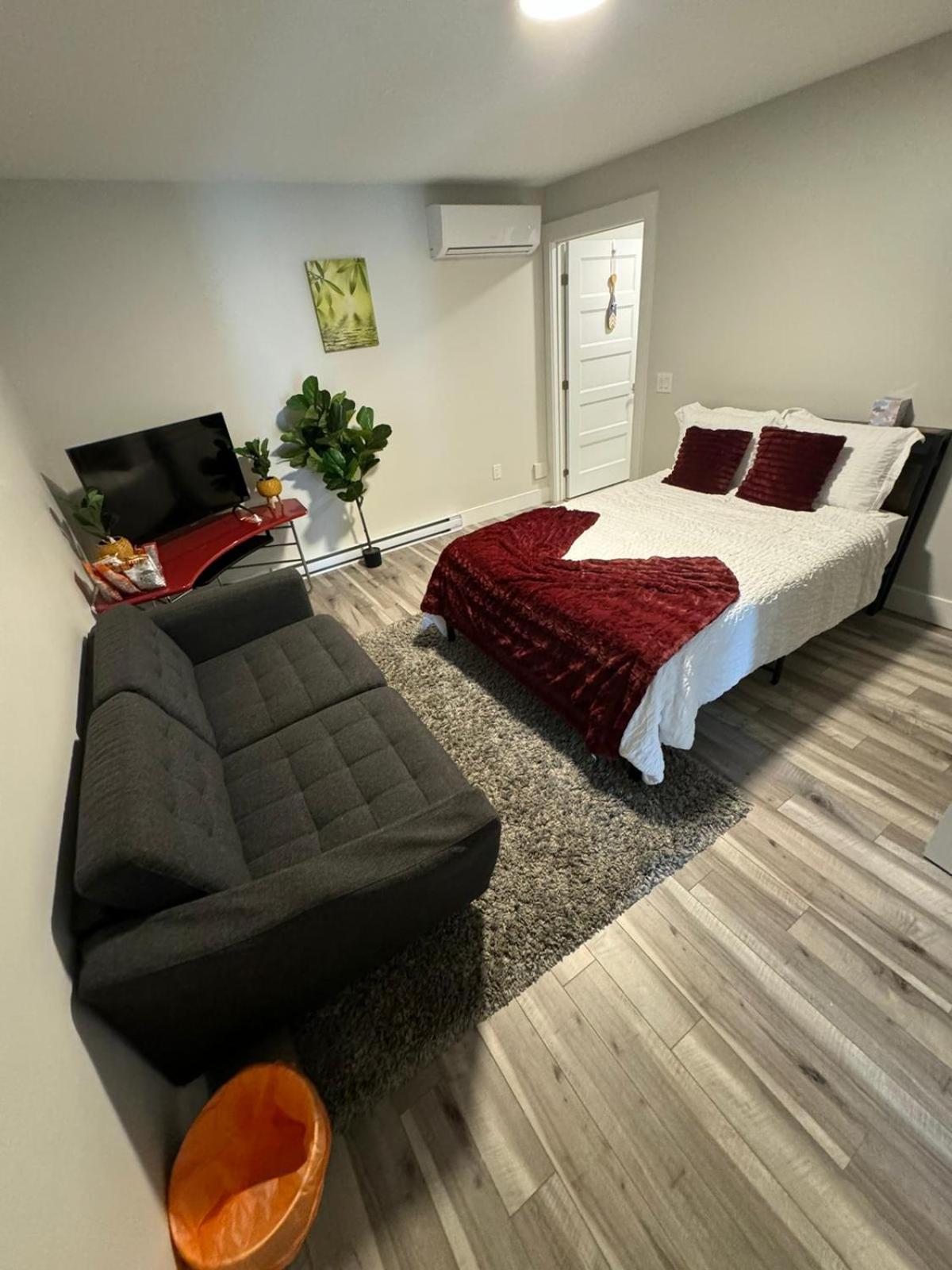 Choicest Cozy Stay Halifax Exterior photo